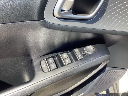 Used 2024 Kia Soul LX w/ Option Group 015 FWD image 11