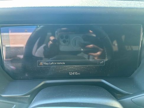 Used 2025 GMC Acadia Elevation image 12