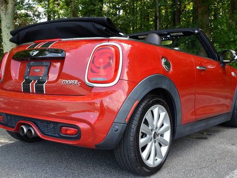 Used 2018 MINI Cooper S image 11