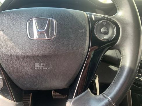 Used 2017 Honda Accord Sport image 9