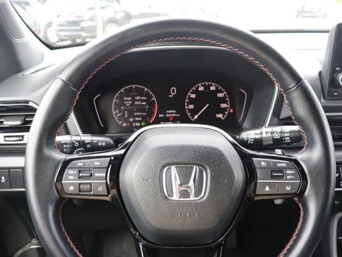 Used 2025 Honda Pilot Sport image 23
