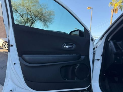 Used 2016 Honda HR-V LX image 34