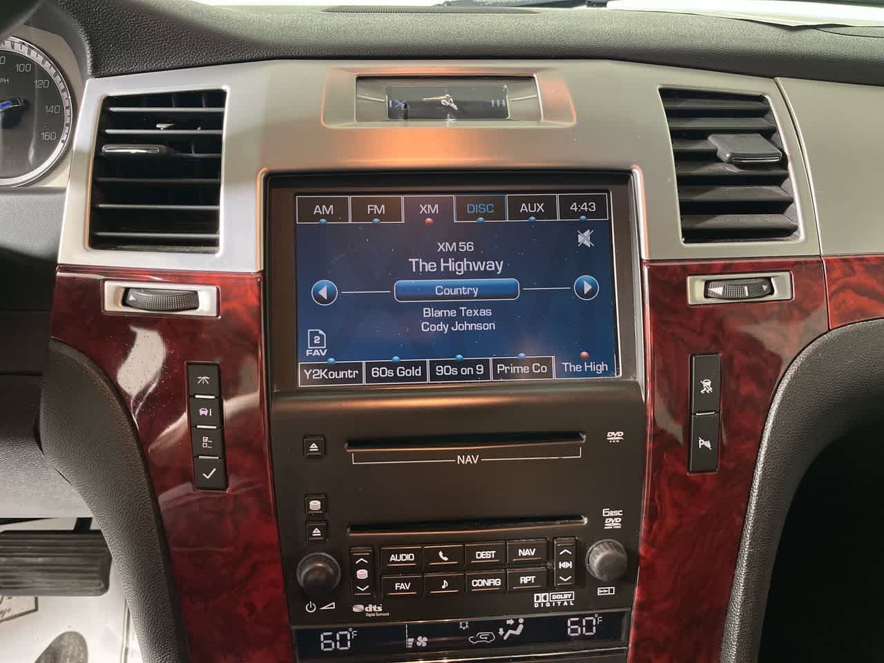 Used 2010 Cadillac Escalade AWD image 18