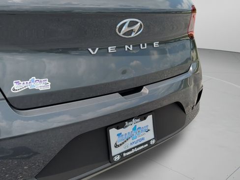 Used 2025 Hyundai Venue Limited FWD image 13