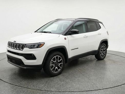 Used 2025 Jeep Compass Trailhawk w/ Trailer Tow Group image 3