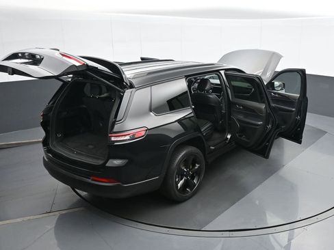 Used 2022 Jeep Grand Cherokee L Laredo image 40