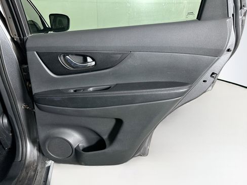 Used 2018 Nissan Rogue S AWD/4WD image 28