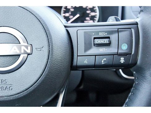 Used 2024 Nissan Rogue SV w/ SV Premium Package image 12