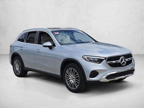 Used 2026 Mercedes-Benz GLC 300 image 3