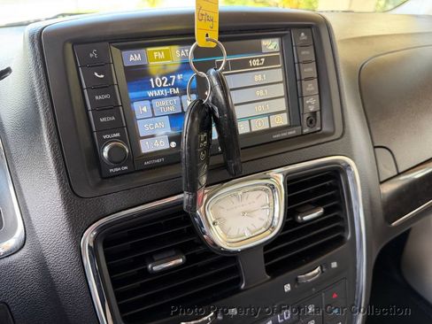 Used 2013 Chrysler Town & Country Limited w/ Luxury Group FWD image 55