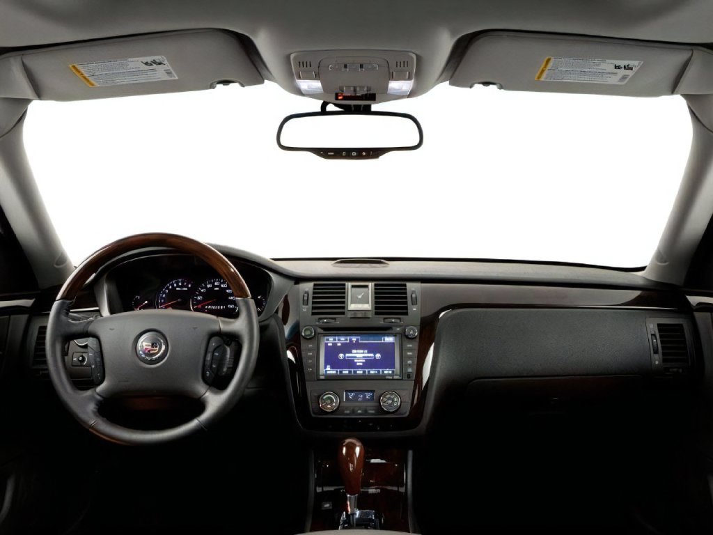 Used 2010 Cadillac DTS Luxury FWD image 5