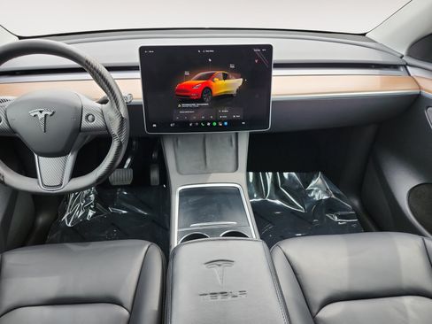 Used 2024 Tesla Model Y Long Range AWD/4WD image 11