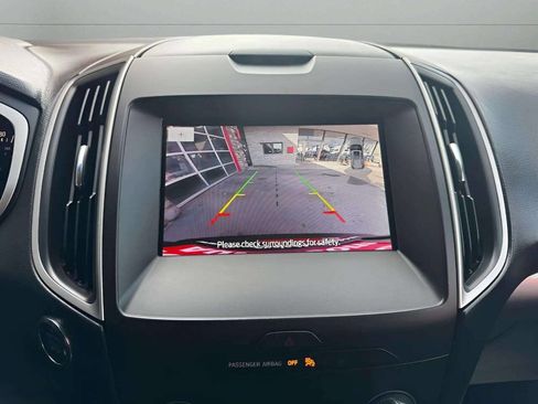 Used 2019 Ford Edge SEL image 16