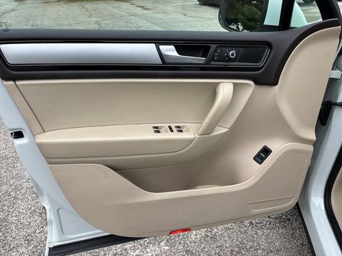 Used 2013 Volkswagen Touareg VR6 AWD/4WD image 10