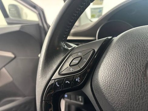 Used 2020 Toyota C-HR Limited FWD image 18