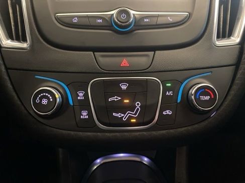 Used 2017 Chevrolet Malibu LT FWD image 21