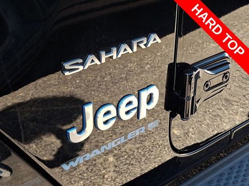 Used 2023 Jeep Wrangler Unlimited Sahara AWD/4WD image 9