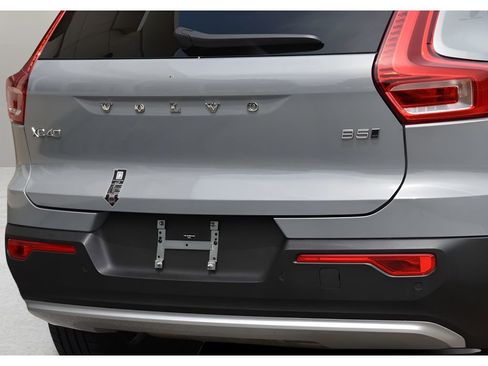 Certified 2025 Volvo XC40 B5 Core w/ Protection Package Premier image 28