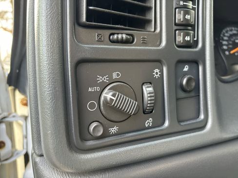 Used 2007 Chevrolet Silverado 2500 LT w/ Heavy-Duty Power Package image 10