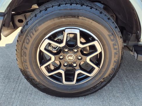 Used 2024 Ford Bronco Outer Banks AWD/4WD image 9