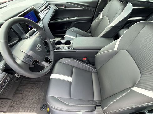 Used 2026 Toyota Camry SE FWD image 5