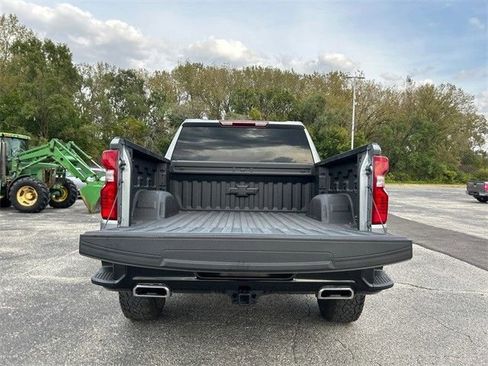 Used 2024 Chevrolet Silverado 1500 Custom Trail Boss w/ LPO, Dark Essentials Package image 15