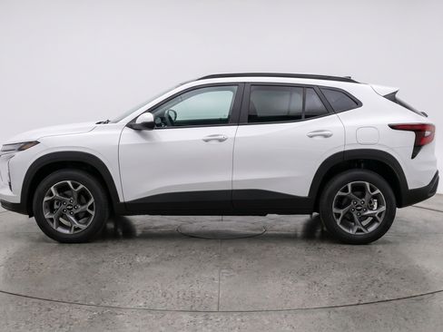 Used 2025 Chevrolet Trax LT FWD image 5