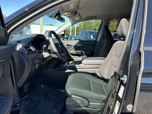 Used 2025 Honda Ridgeline Sport image 5
