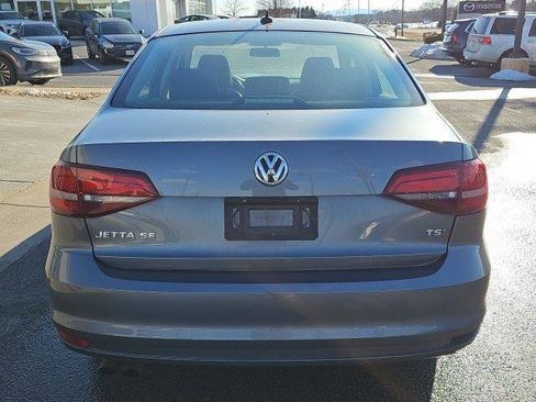 Used 2017 Volkswagen Jetta SE image 5