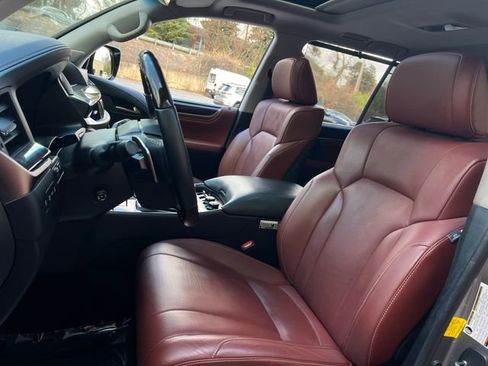 Used 2019 Lexus LX 570 4WD image 14