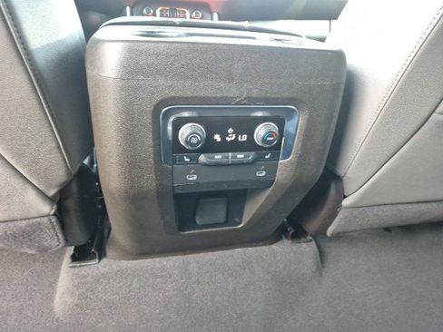 Used 2023 Chevrolet Suburban Z71 w/ Luxury Package image 35