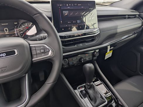 New 2026 Jeep Compass Latitude image 10