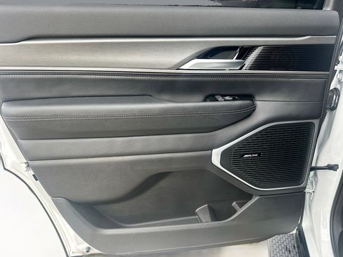 Used 2025 Jeep Wagoneer Series II image 27