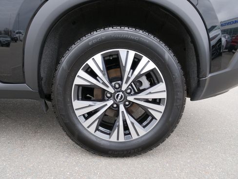 Used 2023 Nissan Rogue SV image 12