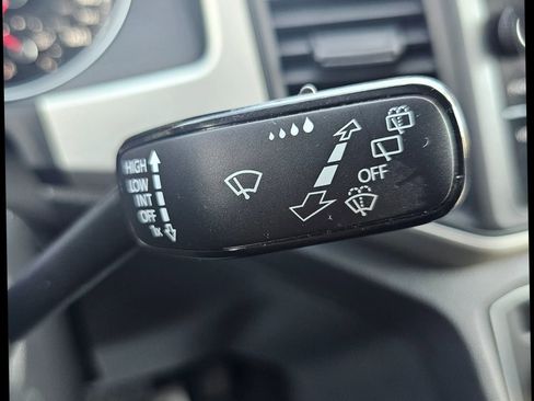 Used 2021 Volkswagen Atlas Cross Sport SE w/ Panoramic Sunroof Package image 22