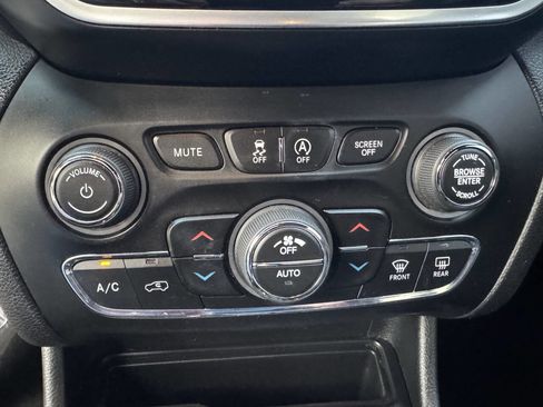 Used 2019 Jeep Cherokee High Altitude image 35