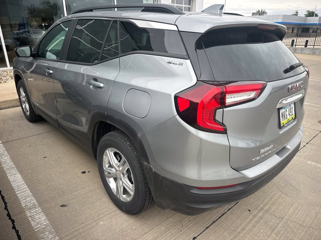 Used 2024 GMC Terrain SLE w/ Driver Convenience Package AWD/4WD image 4