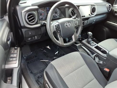 Used 2020 Toyota Tacoma TRD Off-Road w/ Technology Package AWD/4WD image 16