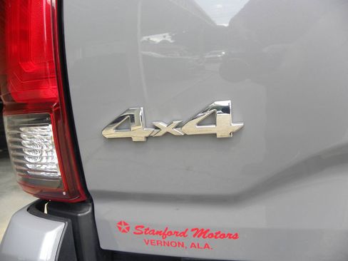 Used 2020 Toyota Tacoma SR5 w/ Technology Package AWD/4WD image 9
