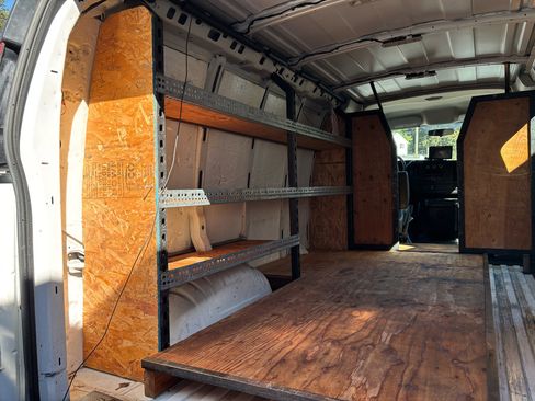 Used 2015 Chevrolet Express 3500 image 10