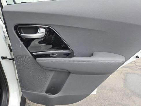 Used 2020 Kia Niro LXS image 21