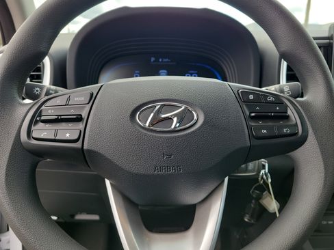 Used 2023 Hyundai Venue SE FWD image 18
