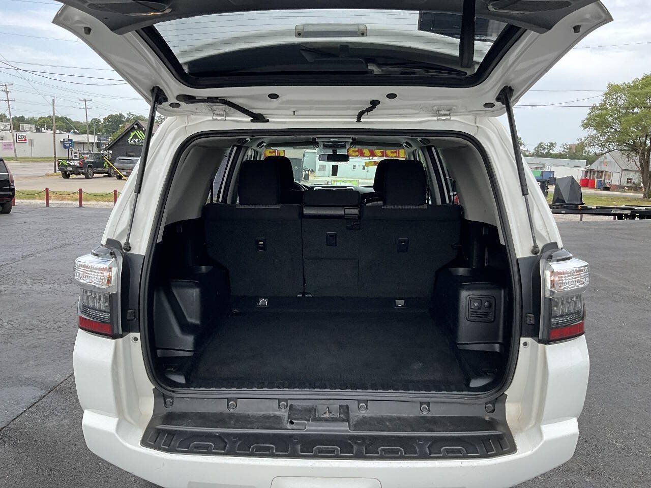 Used 2015 Toyota 4Runner SR5 w/ Four Season Floor Mat Package AWD/4WD image 29