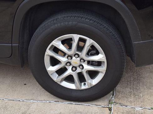 Used 2023 Chevrolet Traverse LS w/ Safety Package image 12