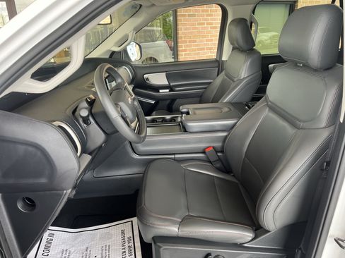 Used 2025 Ford Expedition Max Active AWD/4WD image 17