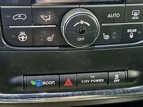 Used 2018 Dodge Grand Caravan SXT w/ Driver Convenience Group FWD image 20