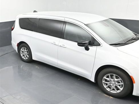 New 2026 Chrysler Voyager LX image 33