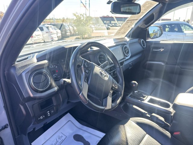Used 2019 Toyota Tacoma TRD Off-Road AWD/4WD image 14