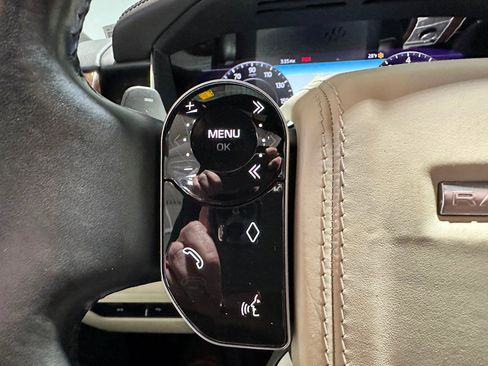 Used 2020 Land Rover Range Rover HSE image 19