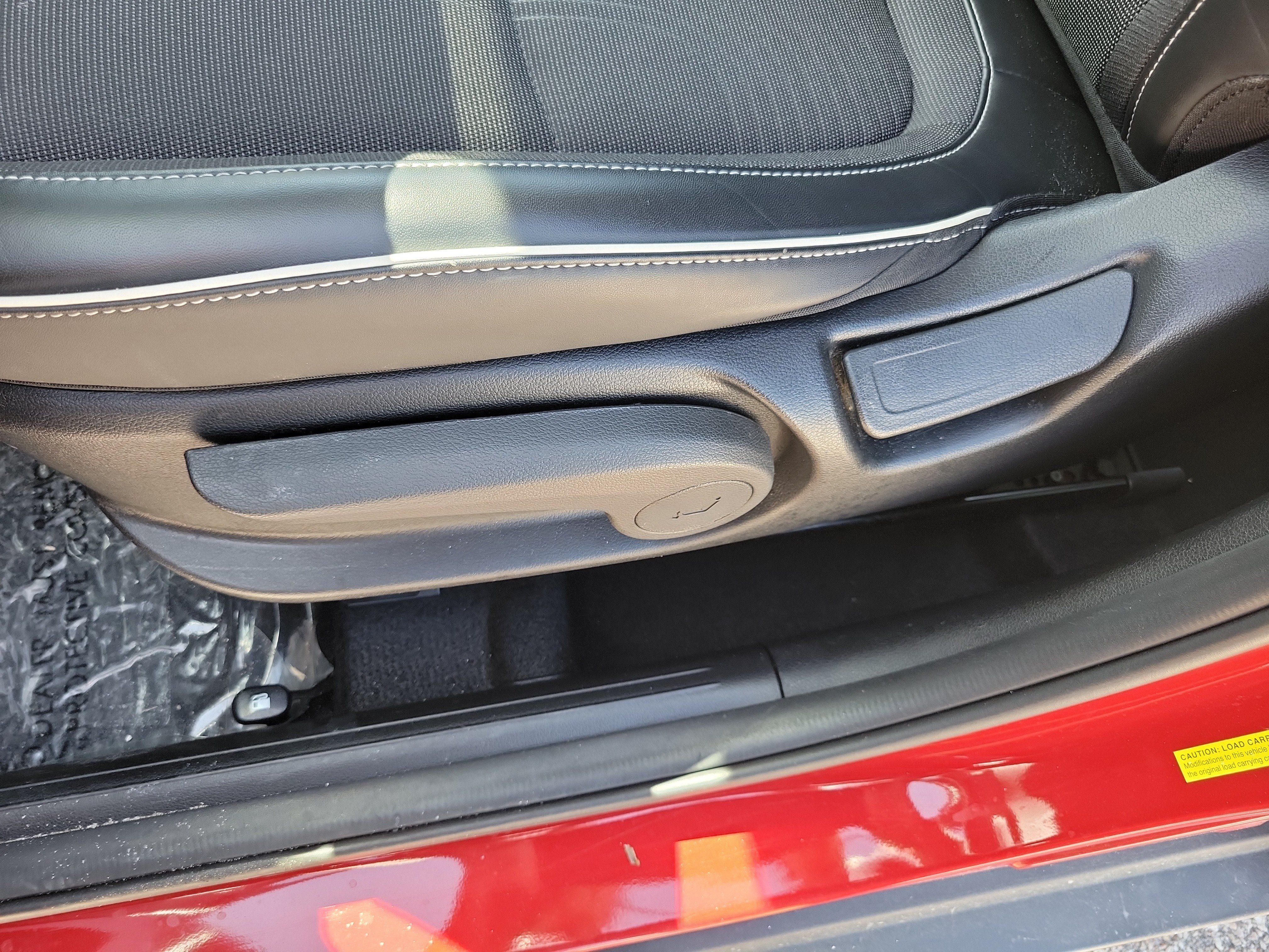 Used 2022 Hyundai Venue Limited FWD image 25
